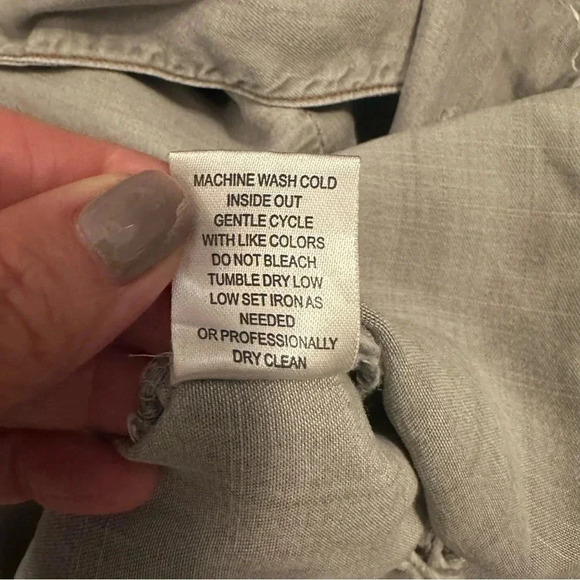 HESTER & ORCHARD TENCEL BUTTON UP
COLLARED BLOUSE - Picture 6 of 6